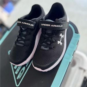 Boys Under Armour Tennis Shoes